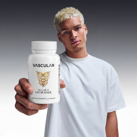 Athlete presenting VASCULAR bottle